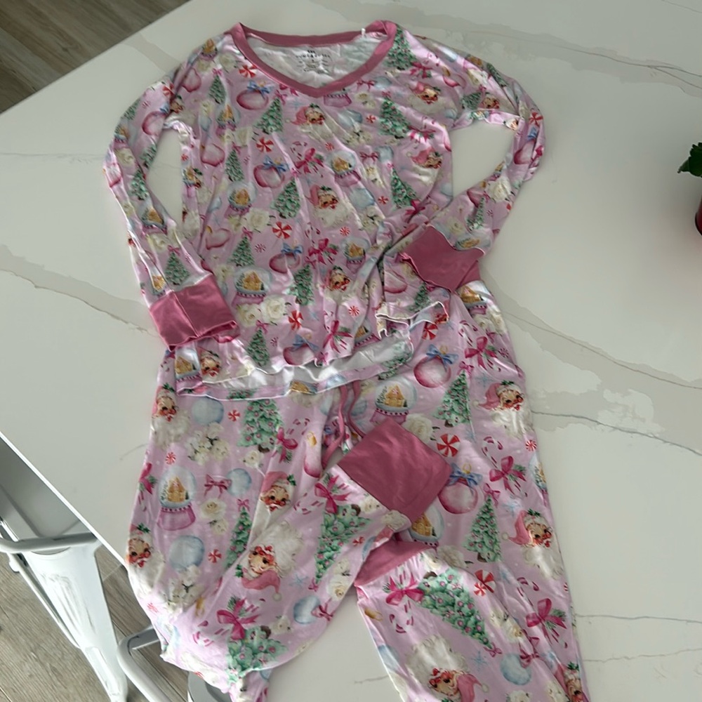 Bums and Roses size small women’s pajama set